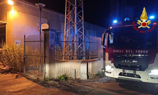 Erchie, principio d’incendio in una cabina elettrica: intervento dei Vigili del Fuoco
