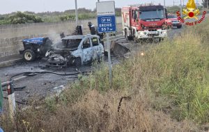 Incendi e incidenti, notte di lavoro per i Vigili del Fuoco: salvati anche due cani