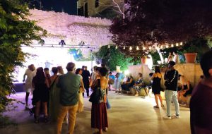A Brindisi “Tremula Terra”: dibattito sulle coste, musica, arte e la rete delle associazioni al Santa Spazio Culturale