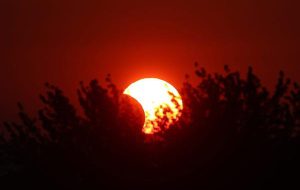Eclissi solare, oggi lo spettacolo anche nei cieli di Brindisi e provincia: pochi minuti da non perdere