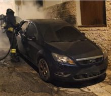 Auto in fiamme nella notte a Ceglie Messapica