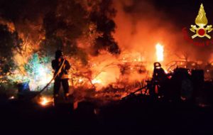 Incendi a San Pietro Vernotico e Manduria: interventi dei Vigili del Fuoco