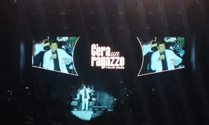 81 anni da “Eterno ragazzo” e non dimostrarli: Gianni Morandi incanta Ostuni