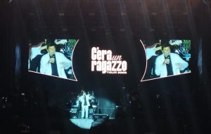 81 anni da “Eterno ragazzo” e non dimostrarli: Gianni Morandi incanta Ostuni