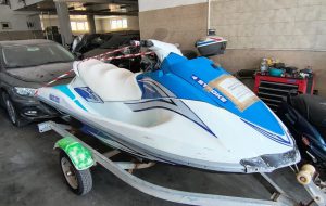 Moto d’acqua travolge bagnante e due sup