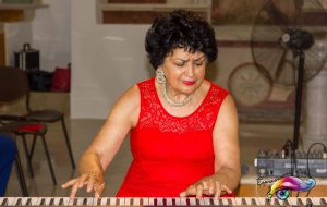 Radiazioni 1997-2027. La pianista Aksinja Gioia Xhoja ospite di Ciccio Riccio. Di Marco Greco