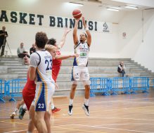 Cuore e carattere, la Dinamo si prende la prima vittoria stagionale. Battuta Pescara 88-65