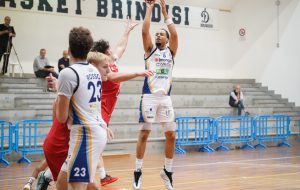 Cuore e carattere, la Dinamo si prende la prima vittoria stagionale. Battuta Pescara 88-65