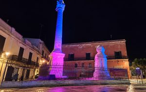 Lutto perinatale: giovedì 15 ottobre la Colonna Romana di Brindisi si illumina di rosa e di azzurro