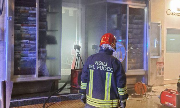 Principio d’incendio alla Mondadori Point di Ostuni. Intervengono i Vigili del Fuoco