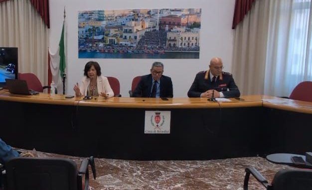 Rifiuti abbandonati a Brindisi, 148 verbali da maggio: i controlli della Polizia locale