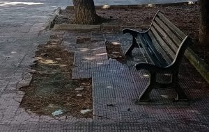Piazza del Salento disastrata e pericolosa? Chi se ne frega! Di Vincenzo Albano